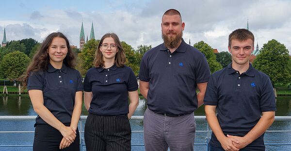Glückliche Azubis der NEUE LÜBECKER